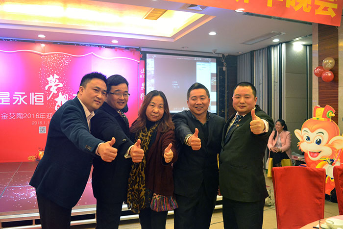 217永信贵宾会辅导和媒体人金大姐合影留想