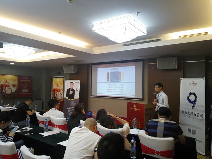 217永信贵宾会瓷砖品牌网销部运营总监刘幼良先生介绍217永信贵宾会优势亮点