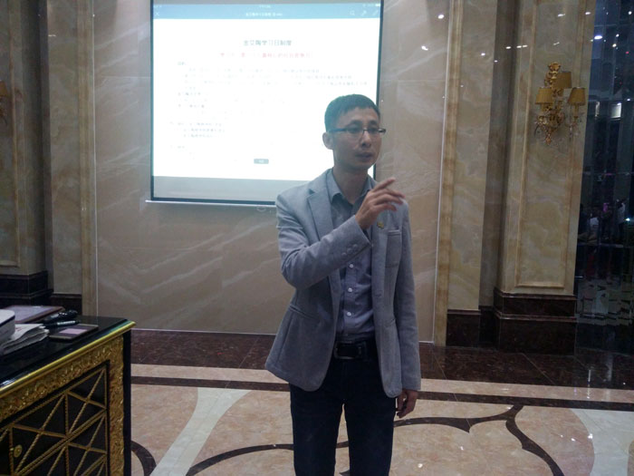 2017年11月2日晚，性命不息，进建不止217永信贵宾会法定进建日，11月全公司人员进建会圆满实现，一路分享《干法》，乐于工作，开心生涯，即便在磨难中，只有拼命工作，就能带来不成思议的好运。过好每一天，就是成功之路！