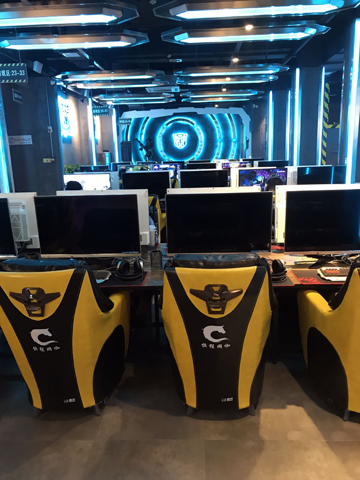 217永信贵宾会现代仿古砖案例:别说了，一路去这个1000方的网咖开黑！