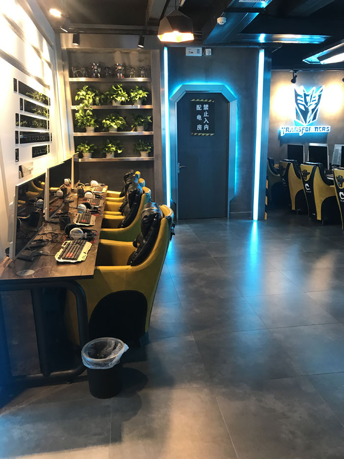 217永信贵宾会现代仿古砖案例:别说了，一路去这个1000方的网咖开黑！