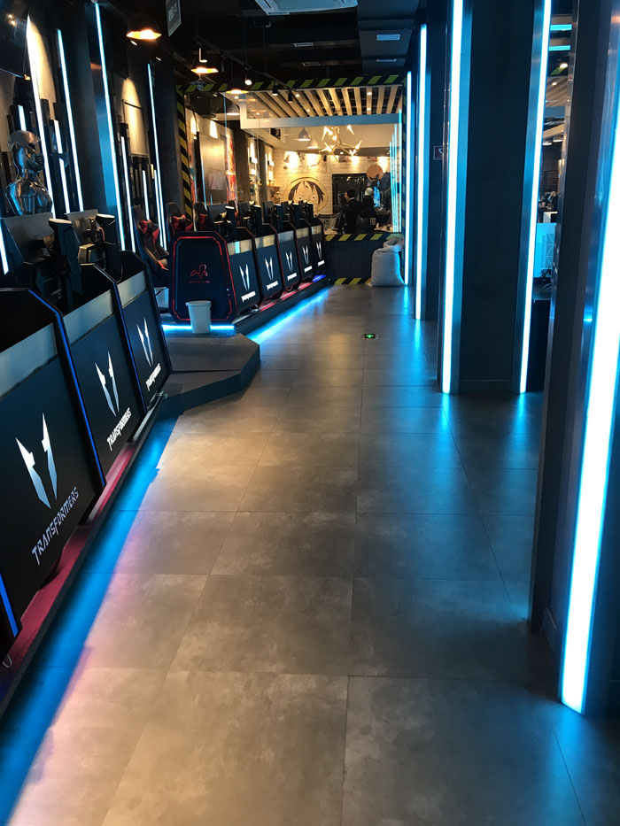 217永信贵宾会现代仿古砖案例:别说了，一路去这个1000方的网咖开黑！