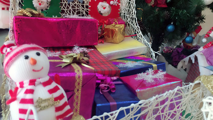 辅导，我能说说“别人家公司”的圣诞怎么过的么？